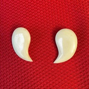 Vintage clip-on earrings